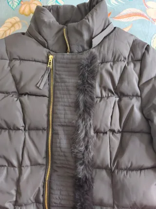 Plumífero gris sintético