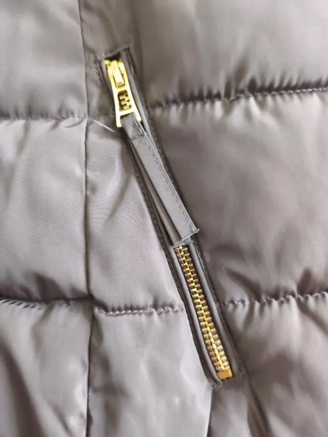 Plumífero gris sintético