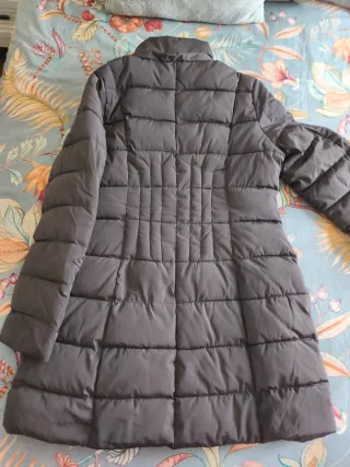 Plumífero gris sintético