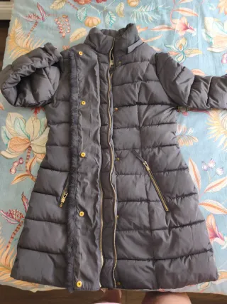 Plumífero gris sintético