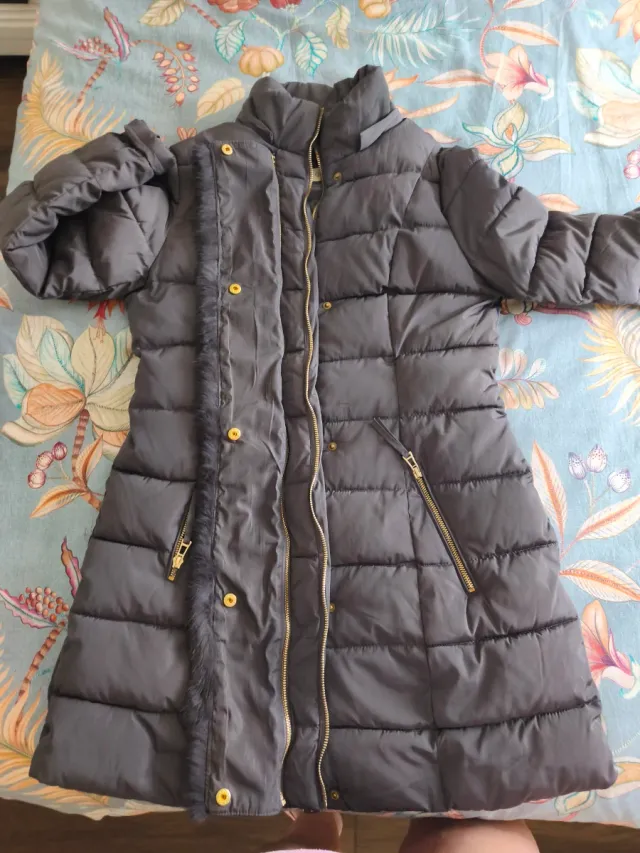 Plumífero gris sintético