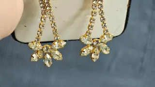 Pendientes de piedras dorados ( no oro )
