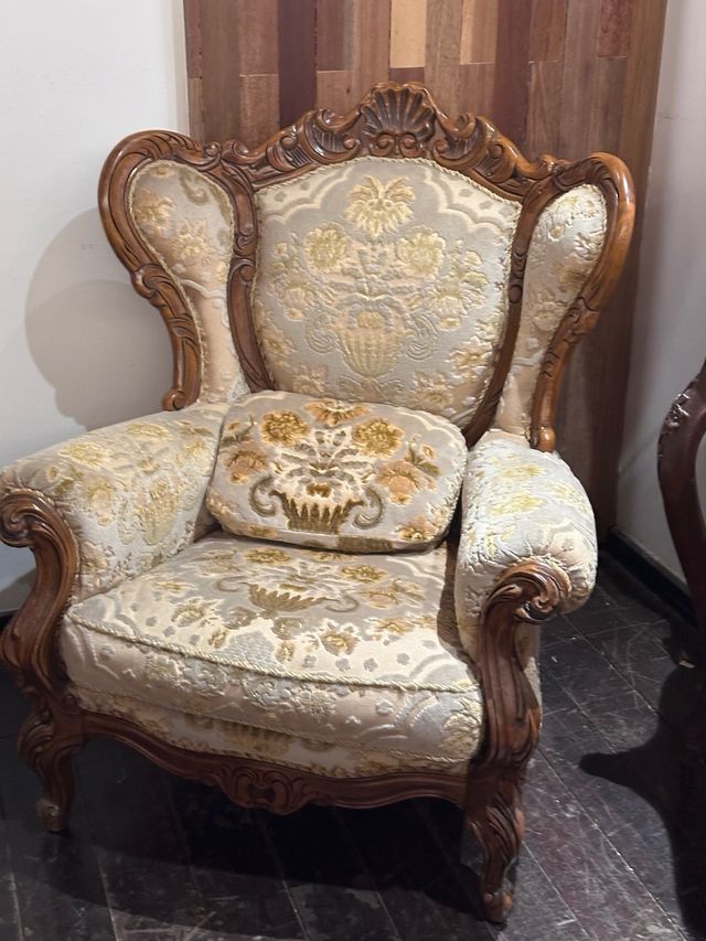Sillones clásicos madera tallada
