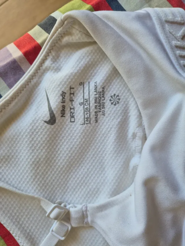 Top sportivo Nike bianco con logo bambina taglia l