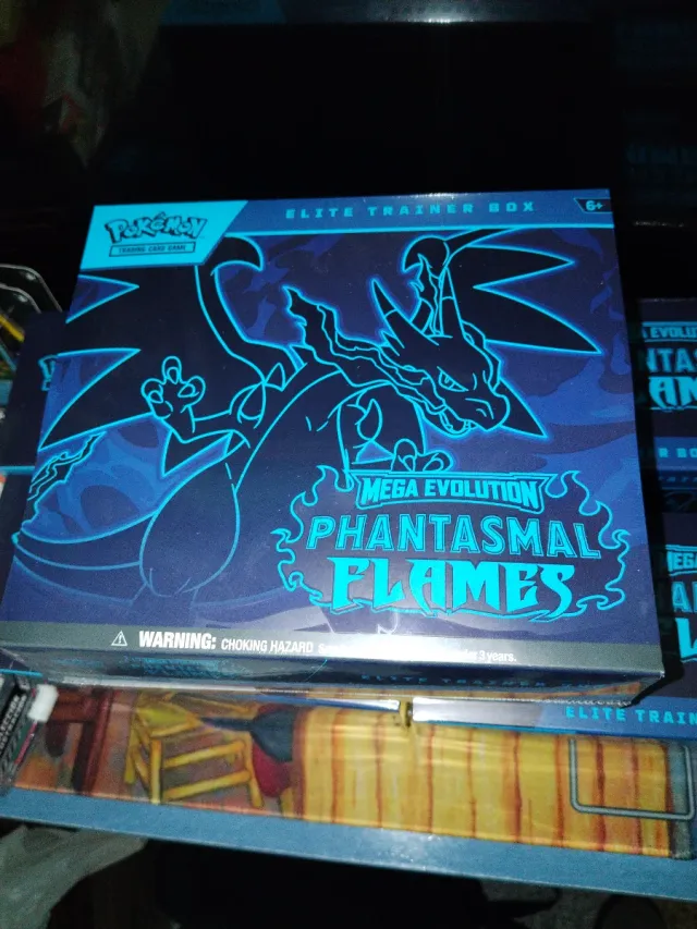 Elite Trainer Box Phantasmal Flames (Inglés)