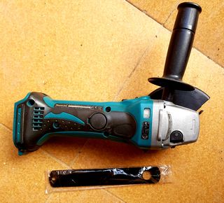 Radial Makita DGA452