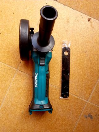 Radial Makita DGA452