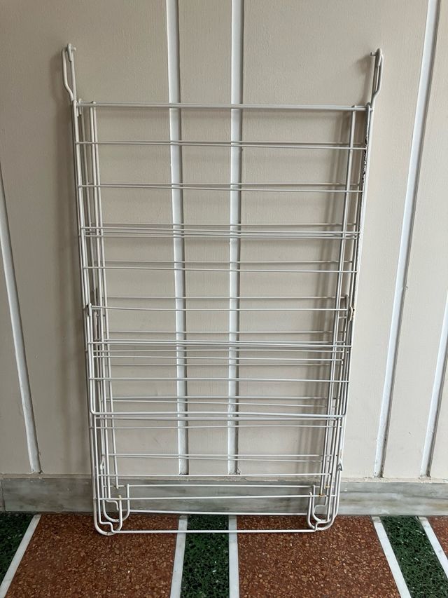 Stendino bianco in metallo