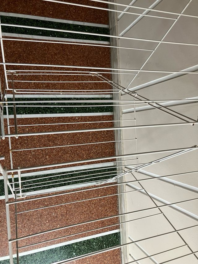 Stendino bianco in metallo