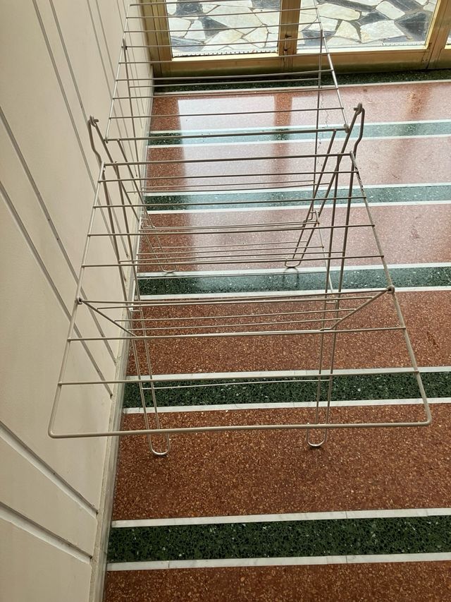 Stendino bianco in metallo