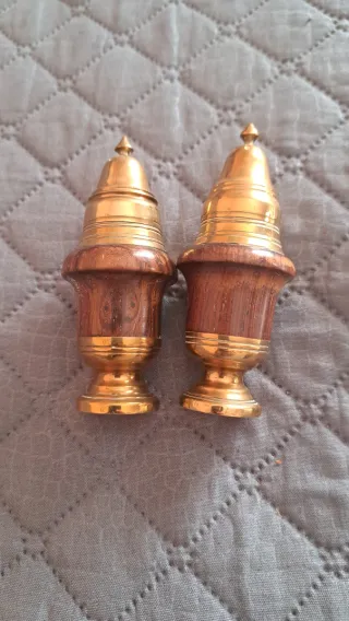 Antiquariato: Coppia Saliere Ottone e Legno