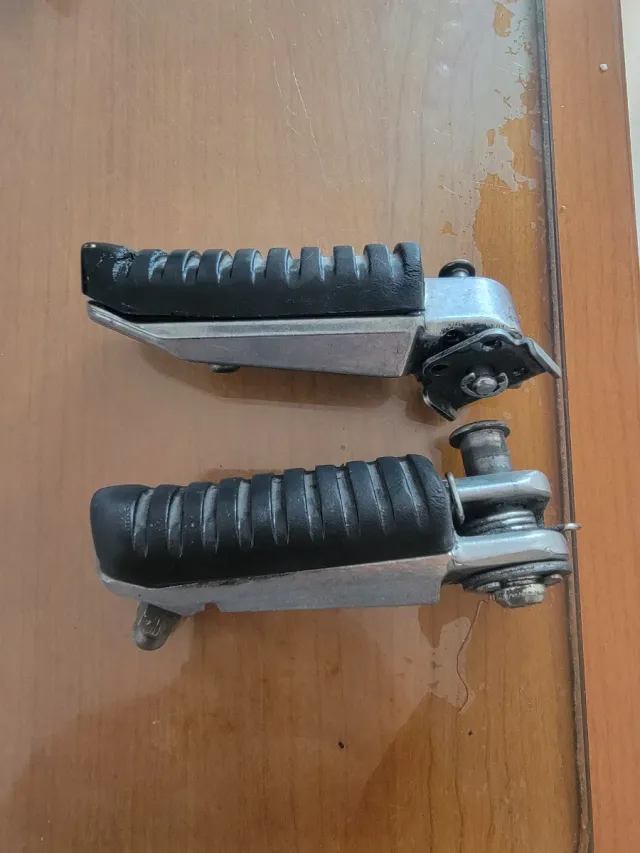 Reposapiés ESTRIVERAS Kawasaki ER6N