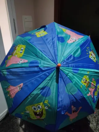 Paraguas infantil azul y rojo