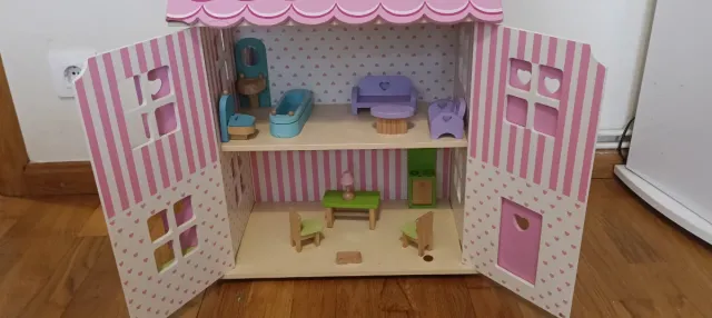 PRECIOSA Casita de madera más accesorios
