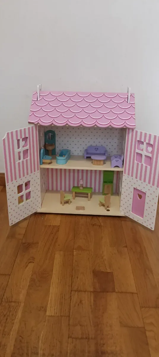 PRECIOSA Casita de madera más accesorios