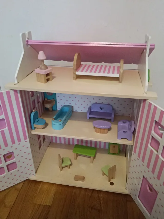 PRECIOSA Casita de madera más accesorios