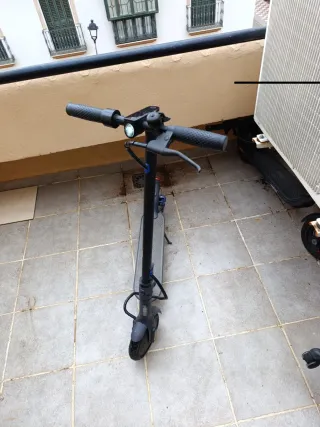 Patinete eléctrico gris VENTA EN PERSONA EN MÁLAGA