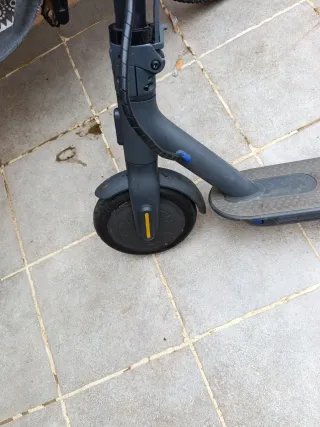 Patinete eléctrico gris VENTA EN PERSONA EN MÁLAGA