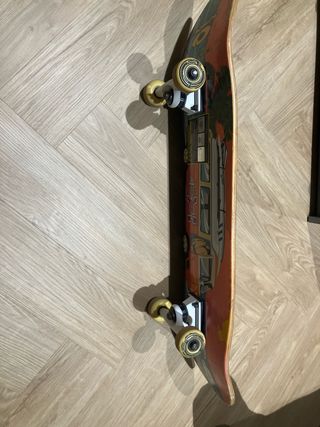 Skate Osprey con diseño de furgoneta