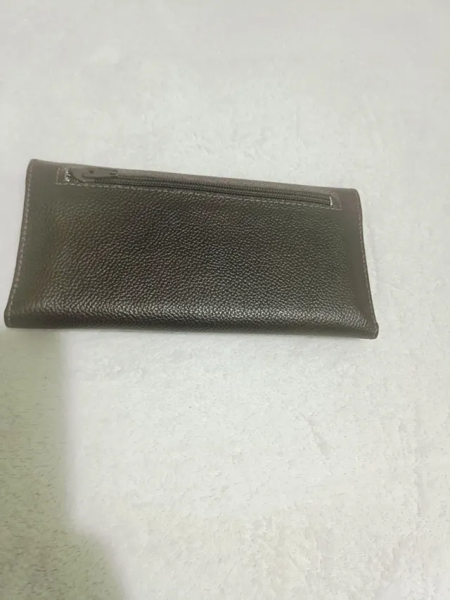 Cartera de piel marrón