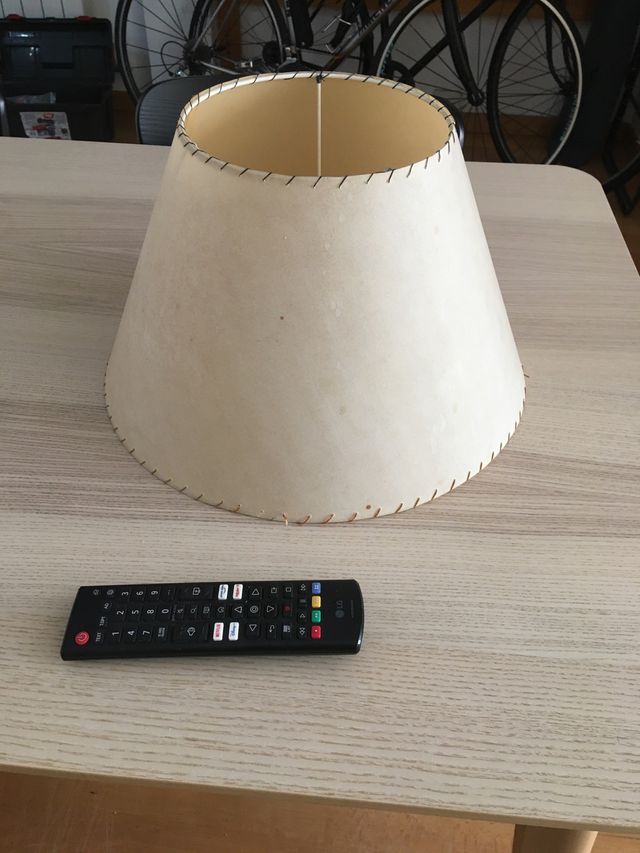 Pantalla de lámpara de papel beige