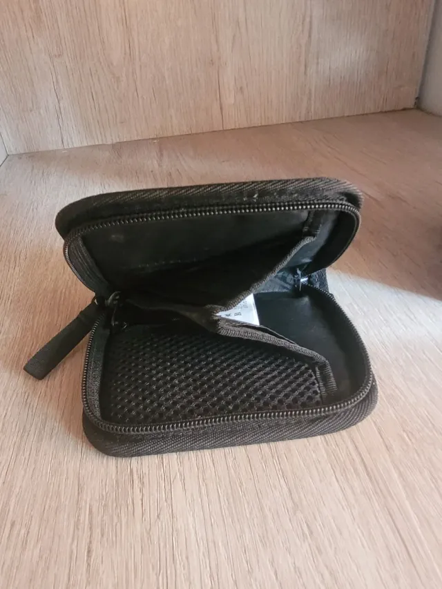 Cartera Puma Negra y Blanca