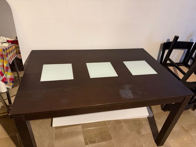 Mesa comedor extensible madera y cristal.