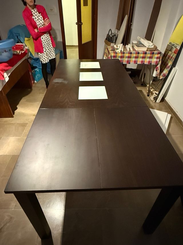 Mesa comedor extensible madera y cristal.