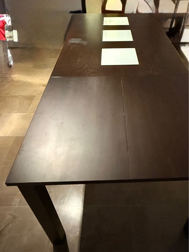 Mesa comedor extensible madera y cristal.