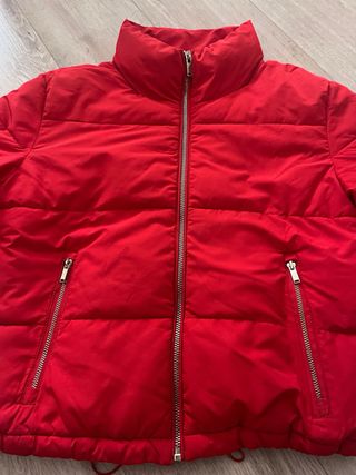 Cazadora acolchada roja