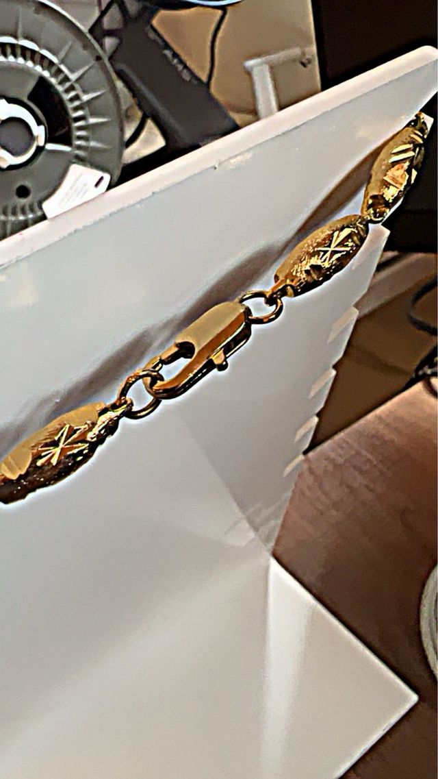 Colar com pepitas de aço banhado a ouro 18k