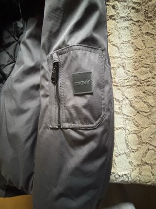 Chaqueta DKNY acolchada negro