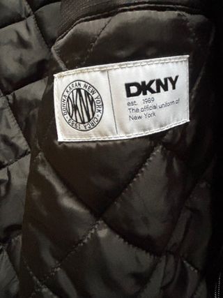 Chaqueta DKNY acolchada negro