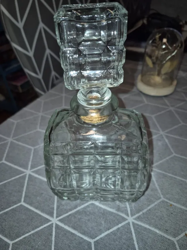 Licorera de cristal labrado