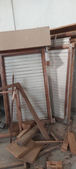 Ventanas de madera con persiana
