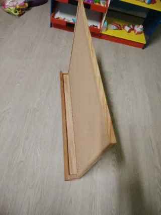 Tablero de corcho con marco de madera