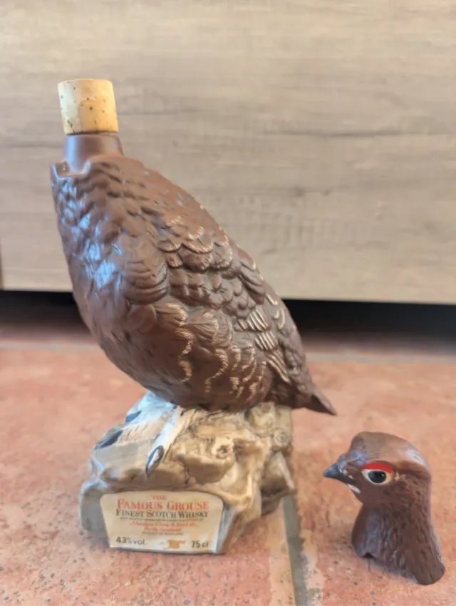 Decantador Famous Grouse Royal Doulton antiguo