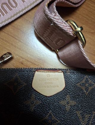 Borsa Louis Vuitton con tracolla rosa