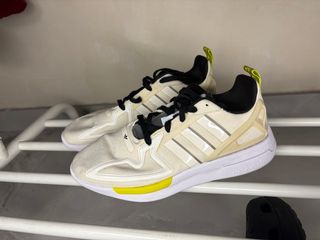 Adidas Tenis Blancos y Amarillos