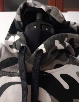 Sudadera Camuflaje Gris y Blanca