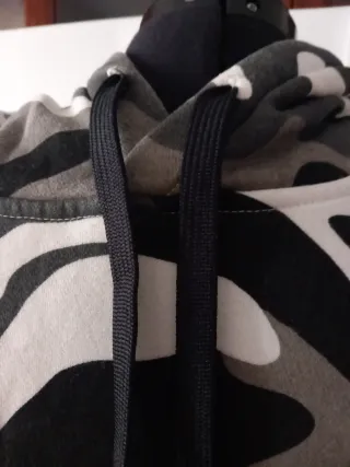 Sudadera Camuflaje Gris y Blanca