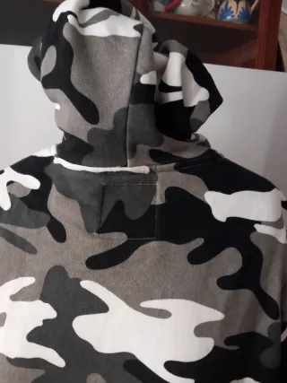 Sudadera Camuflaje Gris y Blanca