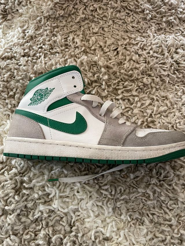 Deportivos Nike Jordan Grises y Verdes