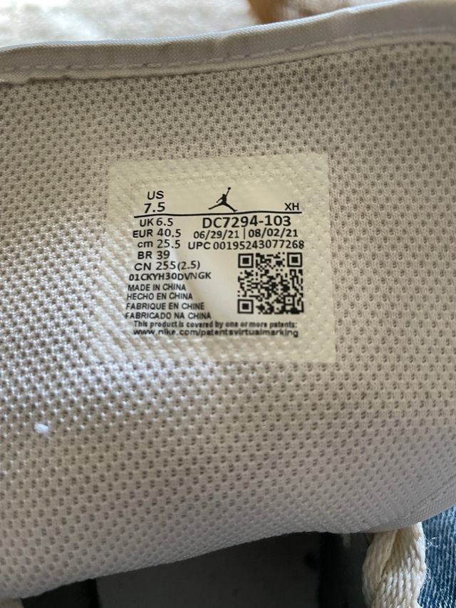 Deportivos Nike Jordan Grises y Verdes