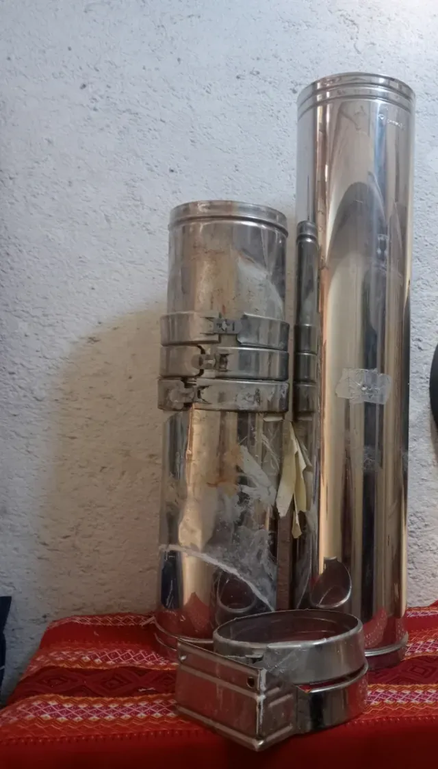 Stufa a legna metallica con vetro