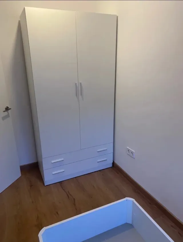 Guardaroba bianco in legno