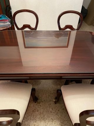 Mesa comedor y 4 sillas madera oscura