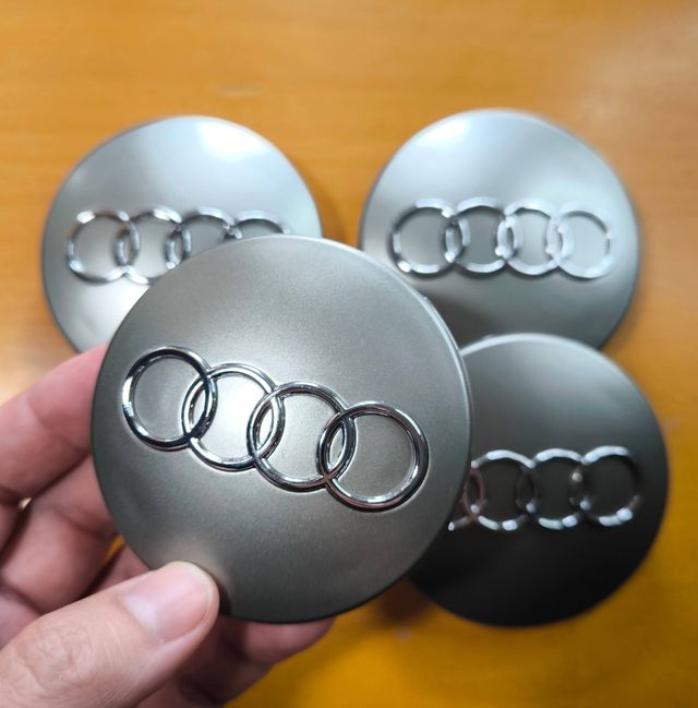 TAPABUJES AUDI 68mm GRIS - EMBLEMA LLANTAS AUDI