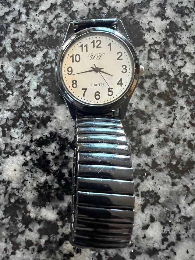 Reloj YX Negro y Plateado