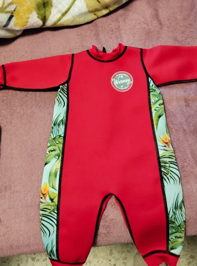 Traje Neopreno Bebé Rojo Estampado Tropical